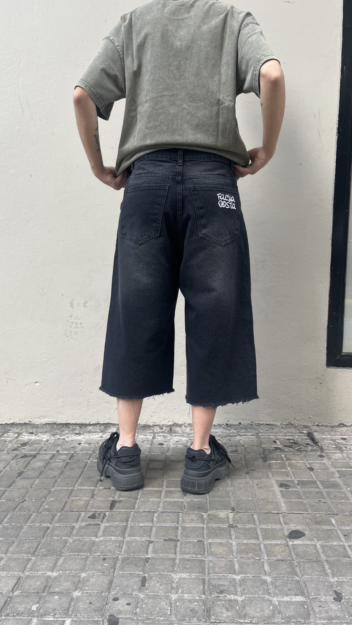 BERMUDA BAGGY 3/4 STARS NEGRA