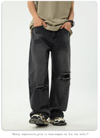 RIPPED JEAN
